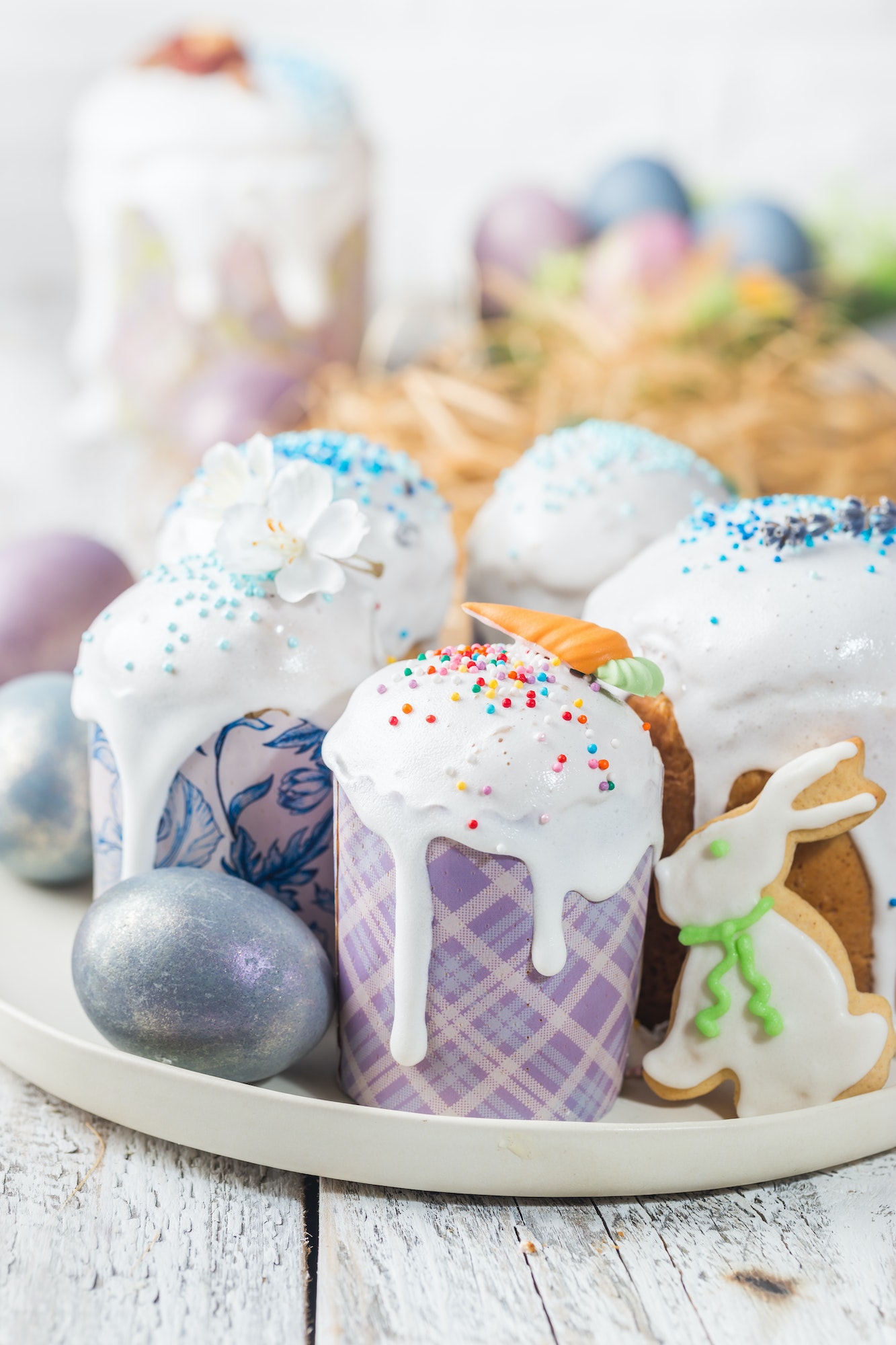 easter-table-with-easter-cakes.jpg